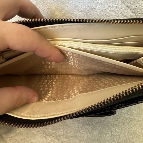 $229 Kate Spade Layton Bow Wallet Wristlet. - Picture 10 of 16